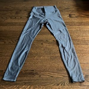 Alo yoga silver metallic leggings small